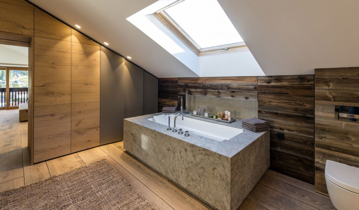 Modernes Badezimmer mit Holz planen